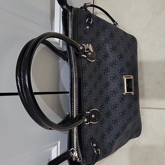 Guess Purse - Picture 4 of 7